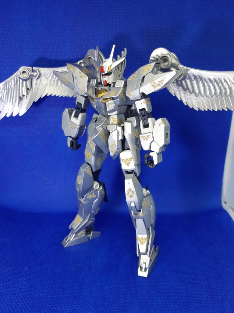 ドッキング状態。ネイル用のシールを試してみました。ネットで購入したのですが、思ったより小さかったです。余らせたくなかったので貼りまくったら、耳なし芳一っぽくなりました。