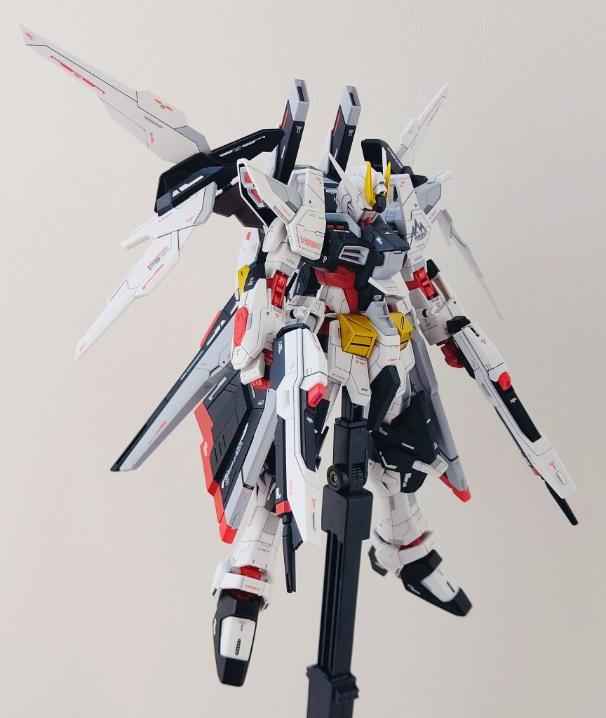 グリッターレヴのみを装備した高機動特化型の姿になります!!
メイン武装もストフリの2丁ライフルに置き換えています!