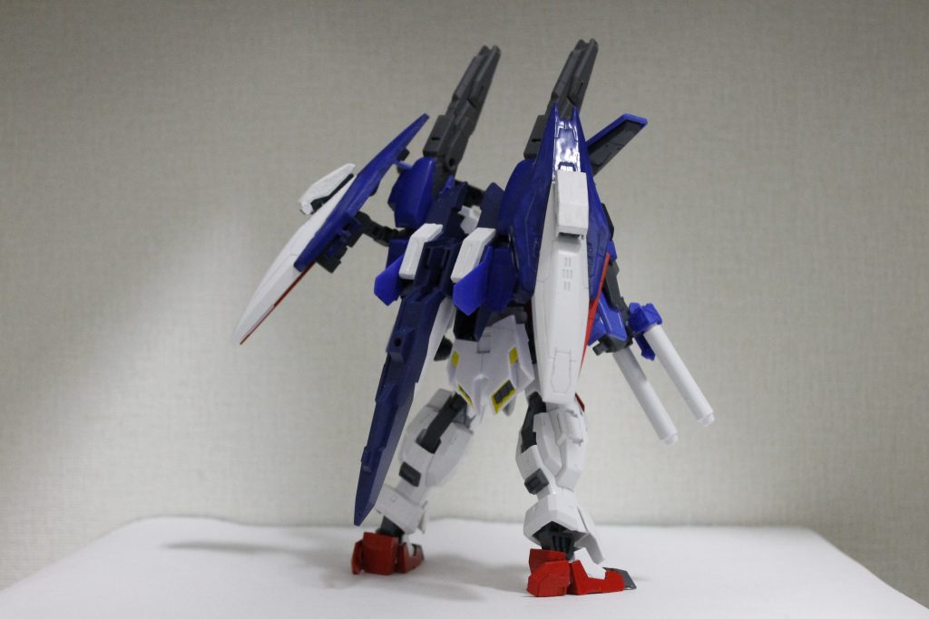 背面
バックパックのベースはライトニングBWSMk-Ⅱにリバーシブルのキャノンやビルドブースターの尾翼です。
シャイニングブレイクのシールドで作った大型ブースターは改修前のものを流用してます。