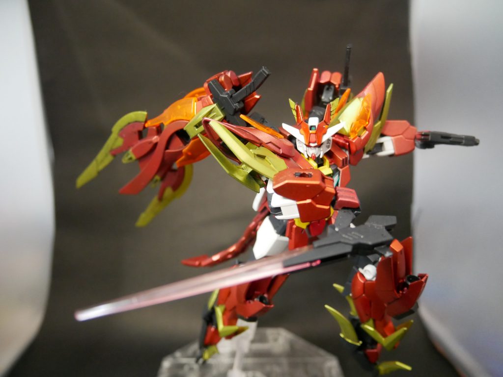 さらに分離してピストルとビームトンファーに。元々ビームサーベルだったのがそのままだとアーマー時に取っ手部分が上のシールドと干渉してしまって取り付けできなかったため曲がるようにした結果トンファーっぽくなりました。