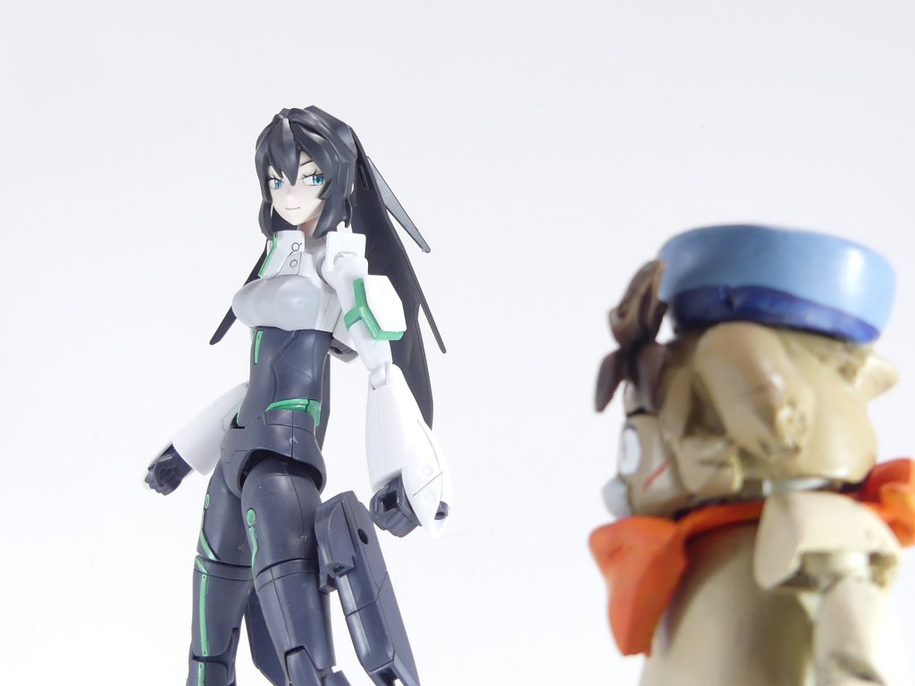メイさんと。大きさ対比は第一話先行上映会の時の等身大POPを参考に。それでも素体の肩幅の都合上少し大きめに。