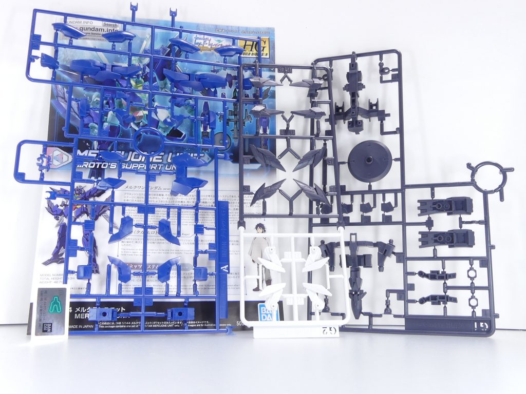 コアドッキングカスタム(CDC):コアとなるガンダムを中心にアーマーを換装して頭身を変化。カラーコーディネート要素を盛り込んだ新時代のカスタム要素。1st Seasonではヒロトのコアガンダム用の各種アーマーが、多くはコアガンダム同梱で発売された。コアガンダム自体もアースリィ:通常、ヴィートルー:G3、マーズフォー:プロトタイプ、ジュピターヴ:宙間戦闘と各キットで成形色を変えていた。まず、コアコンの終わろうとしているこんな時に「コアドッキングカスタム」について。本連載では「CDC」と略します。コアガンダムを中心とした新時代の換装機構ですが、「手足を交換する」ままではかつての「ガンダムAGE」と同じになってしまう危惧はあった様子。そこで、コア部分は独立したMS・コアガンダム、アーマーは昨今「30MM」などで活躍しているカラーコーディネート要素を盛り込むことになったようです。バンスピでは、塗装などよりも手軽な「カスタムの方向性」として積極的に推進されています。本機はこちらの外装部分武装抜きとなります。「ユニット」としては飾れますが、「アーマー」としては成立しません。バックパックと武装は「メルクワンウェポンズ」で別売りです。コアガンダムは全て別売りです。ランナー。Aランナーはほぼプラネッツシステムの共通アーマー。G1・G2ランナーの紺・グレーランナーはKPS。通常の「武装キット」と違いパッケージは書き下ろし、機体紹介や武装の性能が書かれた説明書はこちらに付属。・・・きっちり解説するにはユニットを買わなければならないと言うこと。