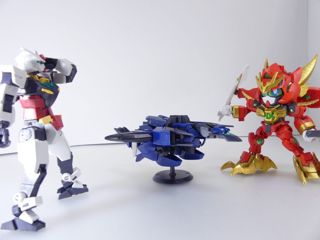 第77改「ヒロトさんに訊く:水中戦」水中戦。極地対応は、ダイバーの丁寧なガンプラ使いが求められる。~GBN→惑星エルドラでの「白銀の島」解放ミッション後~・・・どうした、パルウィーズ。・・・ん。「今後役立つかもしれないから改めて水中戦についてご教授願いたい」・・・か。俺は、その・・・(教えたくなさそうに目を背けるがパルウィーズのきらきらした目に逆らえず)・・・解った。俺の持論になるが、メモを取っておいてくれ。水中は、一見宇宙のように見える。水のおかげで地面に立つことはなく、敵は360度、あらゆる方向からやってくる。しかし、それだけで勝てる水中戦ではないことは・・・もう解ってるな。水中では、水の抵抗と水圧がかかる。前者はパルのヴァルキランダーの翼のような広い「面」に対しては大きな抵抗をもたらし機体制御を奪うし、後者は言わずもがなだ。装甲が薄ければあっという間に潰れる・・・索敵も通常モードとは異なるし、武装選択も重要で、ビーム兵器も火炎も全て減衰されてしまう。地上用と共通のガンプラでは思うように性能を発揮できない・・・と言うことになる。GBNの深海に潜れるガンプラはそうそうない。俺のメルクワンユニットは、それに対して水中戦に特化したユニットなんだ。同じように見えるアーマー部分も装甲を厚くする方向に振り分け、頭部の追加アーマーにはソナーを装備。これにより、水中からやってくる敵機に対応した。武装は必然的に実弾となる。メルクワンのハープーンはストーリーミッションの敵にはやや威力不足だったが、最後には・・・上手くは、いったか。ところでパル、ヴァルキランダーは水中戦は出来なかったが水圧には耐えていたな・・・・・・う、ん・・・(褒めちぎることができずにいる)・・・ありがとう。ヴァルキランダーの性能が優れていなければ、ミッションは失敗していたかもしれないから・・・