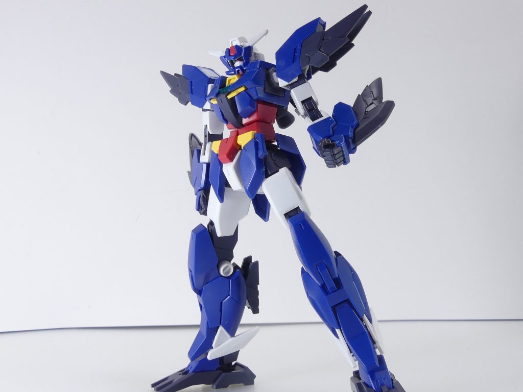 メルクワンユニットを装備。全アーマーに共通して、胸部アーマーの取り付けには注意。また、肩アーマーはすっぽ抜けやすいかな。手首は手甲パーツをコーディネート可能である代わり、こちらも保持力は低め。ちょっと持ち手が曲がると手首が分解してしまうのです。対応力は落ちますが素直に接着してもいいかな。