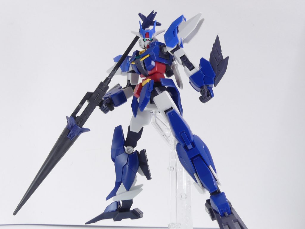 これまで発売されたアーマーを駆使してコアドッキングカスタムしてみよう。アーマー1枚を換えただけでも雰囲気が変わります。肩と頭をアースリィに変えてインジャスティスウェポンズを装備。