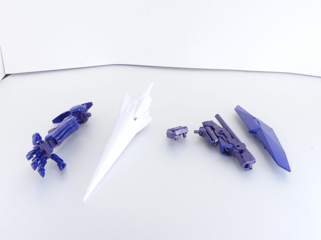 セット内容。・ゼルトザームアルム・ハイパーデストランス・シールドバインダー・フォールディングデストランチャー・バックパックパーツ(本体、バックパックアーム左右一式)このうち、バックパックパーツは元キットのゼルトザームからカスタマイズ用パーツとして付属しているものです。テルティウム/ゼルトザームのバックパックへの接続は左右のアーム部分を使用して行います。