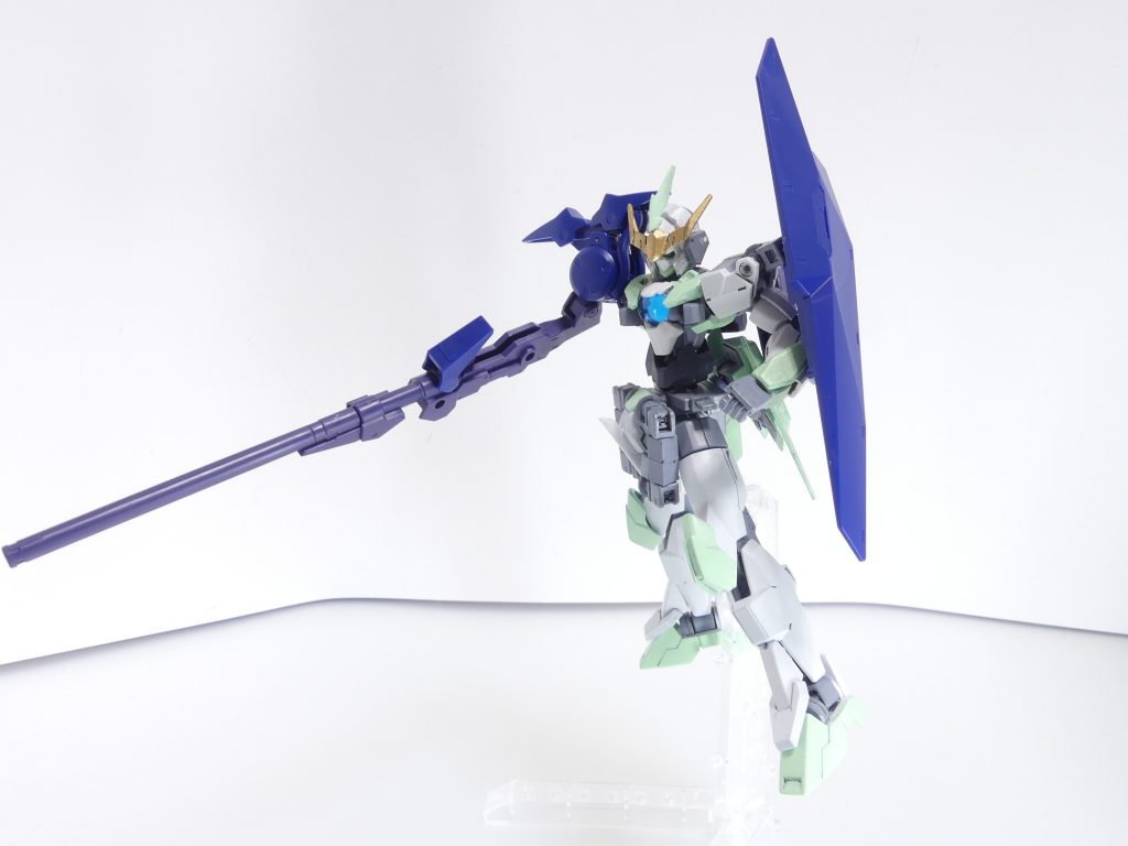 シールドバインダーは3ミリ軸を2個、デストランチャーは左右に3ミリ穴を2つ持っておりレイアウトを変えられます。ゼルトザームアルムの上腕接続軸も3ミリ軸なので自由に組み合わせてみましょう。