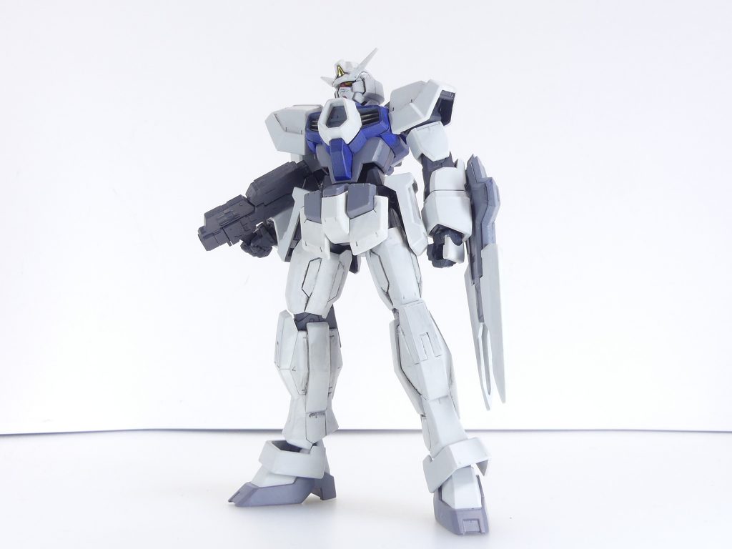 【ガンプラデータ】ベース:HGAGE ガンダムAGE-1 フルグランサHGBC ビルドブースターMk-IIHGBC パワードアームズパワーダー など今回は久々のリアルガンプラ・・・なのですが、途中いろいろなものに追い抜かれたりもして(フレディとか)。ようやくの紹介となります。かつて放送当時に購入した(トライエイジSPカードパックが付いてた奴)ものを再度ばらして組み直し一部を改造、専用バックパックシステムを追加した物になります。AGE-1フラット形態、前から。前から見ただけでは違いはありません。