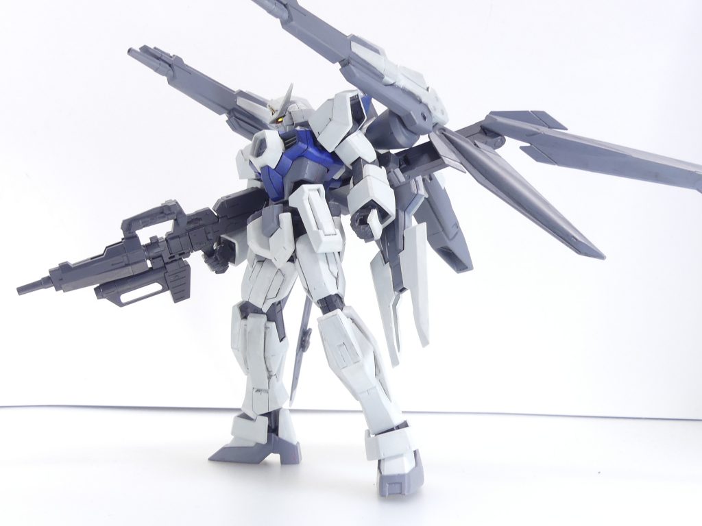 シドブースター合体形態:合体することで本機は飛行スキルを持ち、より広範囲での戦闘が可能に。どこかの30分で楽しめる奴の空中戦仕様に似ていなくもない形態。デザイナーが同じだからかな。