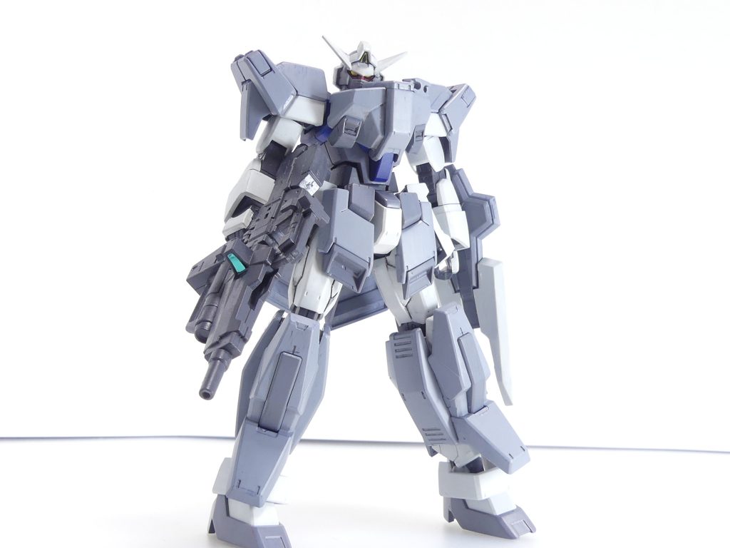 グランサ装備:増加装甲であるグランサユニットを装備した形態。機動性よりも防御力の向上に重きが置かれている。肩・膝にはミサイルランチャーを内蔵。グランサユニットも一点を除きそのまま、塗り直したのみ。