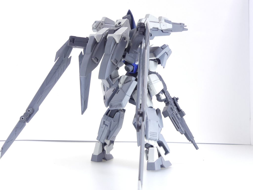 後ろから。AGEー1の持つ汎用性は生かしつつ、塗装は全体的にトーンを落としました。