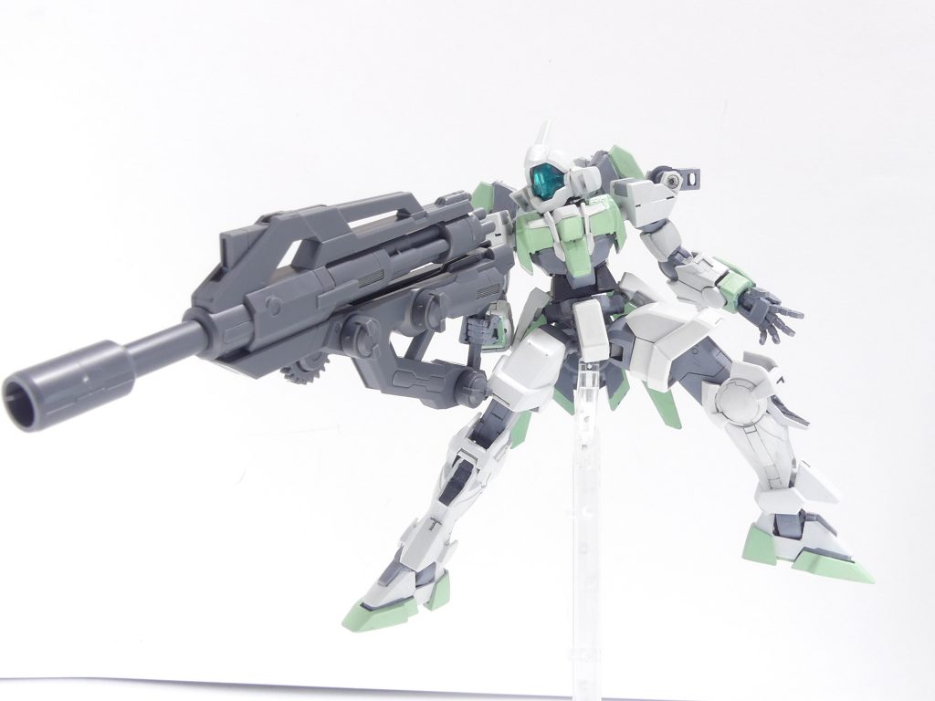 本編未登場HGBCの一つで、射撃武器には実弾かビームかの記載はありません。ビルダーに一任されるのでしょう。本体には3ミリメソッドはなし。
