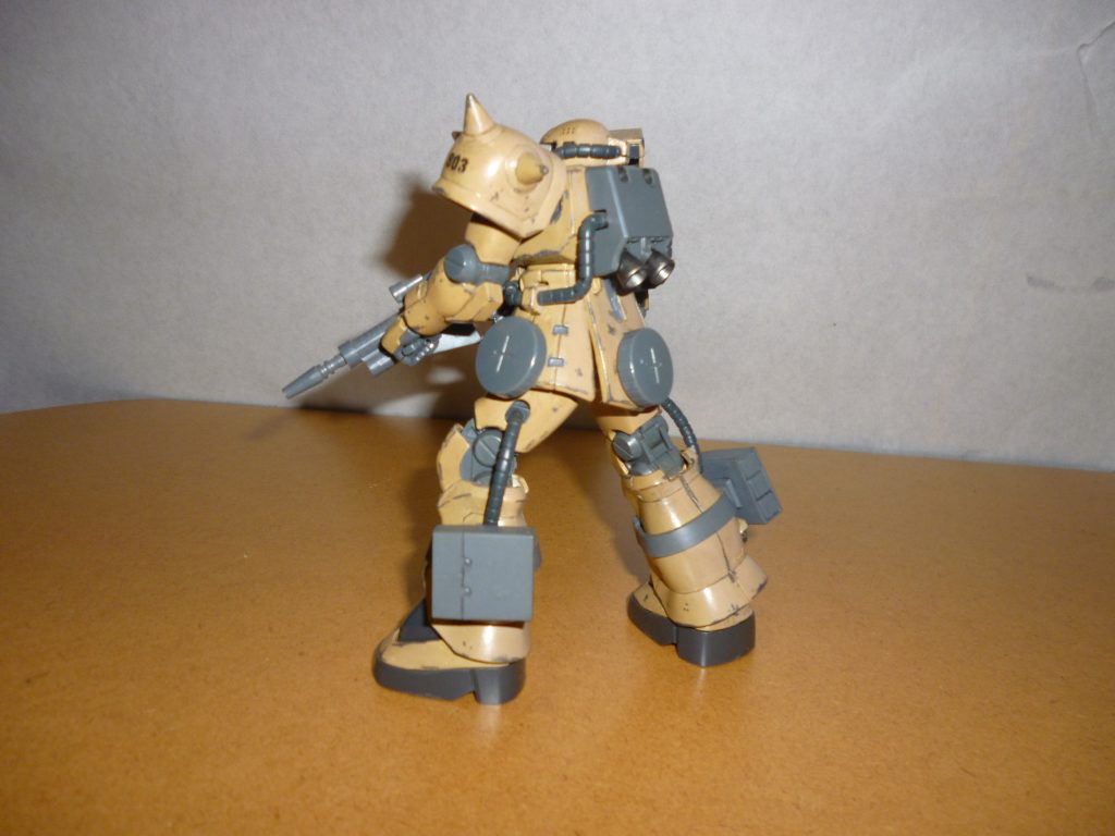 MMP-78 ザクマシンガン＆予備弾倉装備です。こちらも悪くはないですね。とは言え、マシンガンもドラムマガジンも塗装どころかスミ入れすらしていないので、本体に比べるとだいぶお粗末な出来ですが・・・。