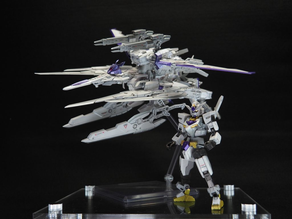 コンセプトは高速移動による斬撃メインの戦闘。
そしてツインアイからモノアイへの変化、
逆関節脚による異形です。
支援ユニット状態でも形が
纏まるようにするのに
苦労しました。