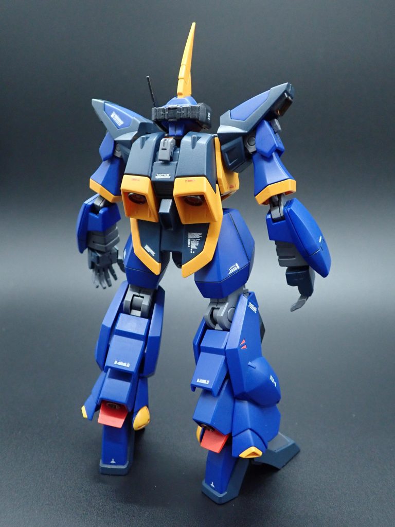 通常版のバックパック。なんというかただただ前進するためだけの洗練されたデザインよね……