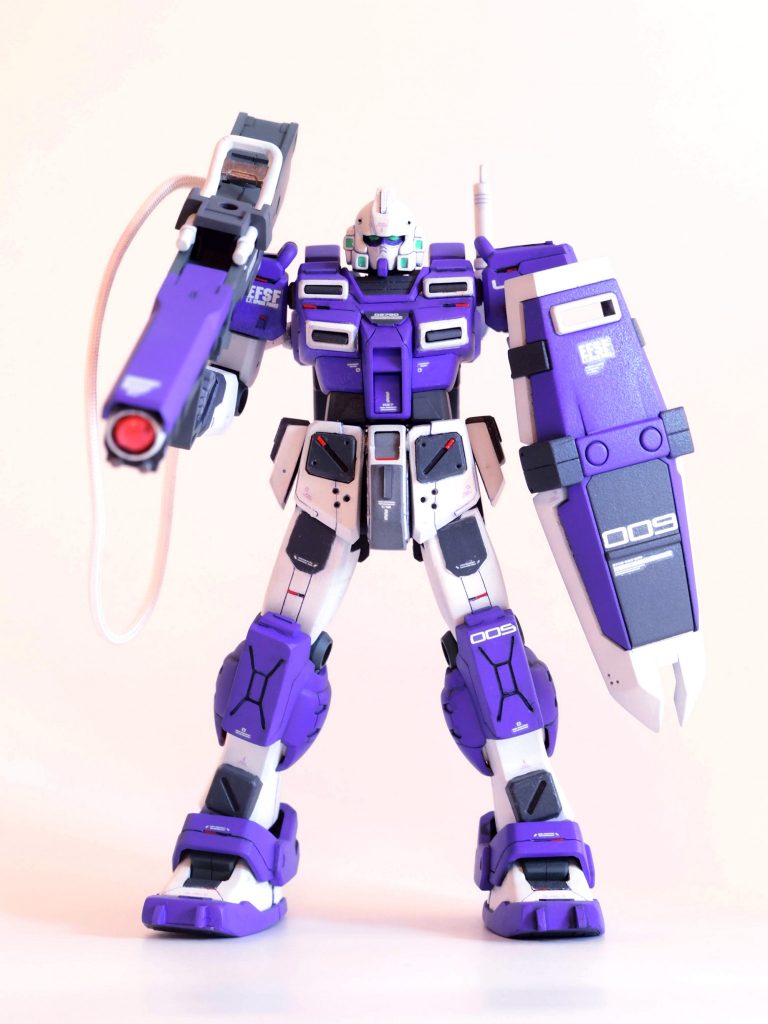 正面から。さすがに短足は気になったのでプラ板にて大腿部を2mm延長。
プロポーションはいい感じになったかと。