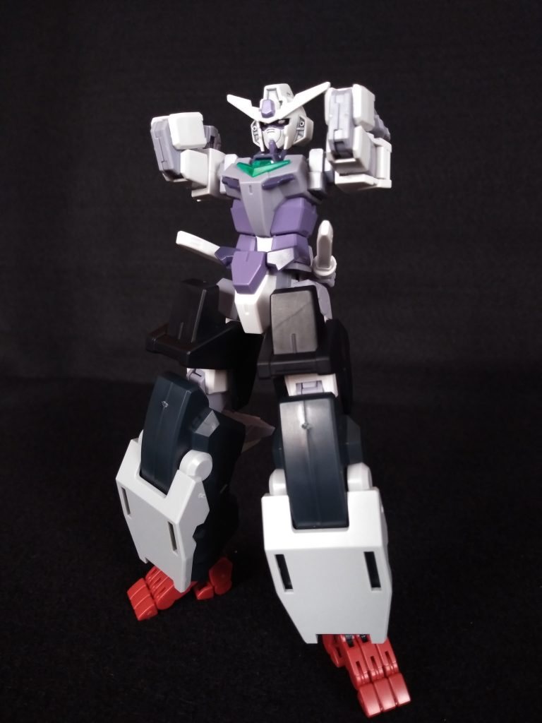 足は無改造で履いてます。太ももはグレイズリッターの太ももアーマを被せます。これまた無改造。