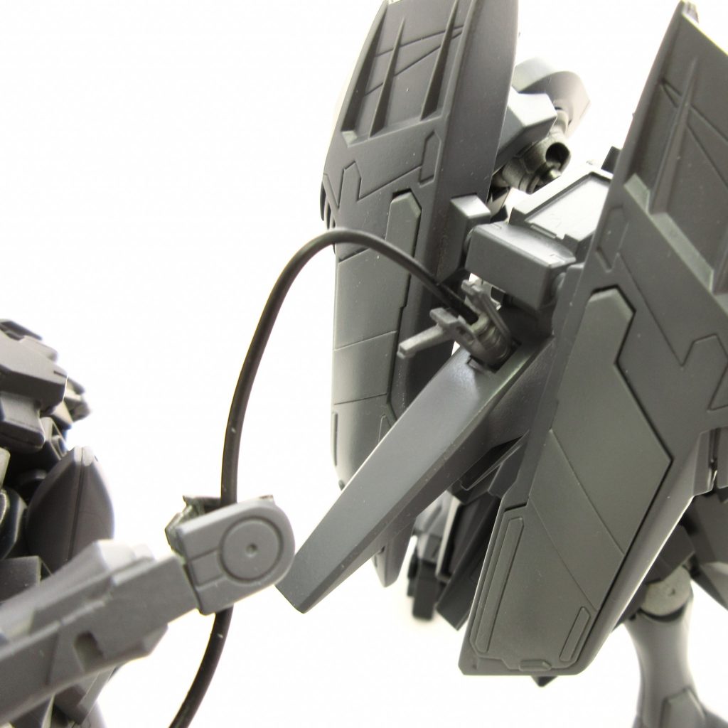 ランドセルには向きを逆さにしたお尻のユニットを接着。アクションベース用の穴&カバーを粒子供給口として利用しています。