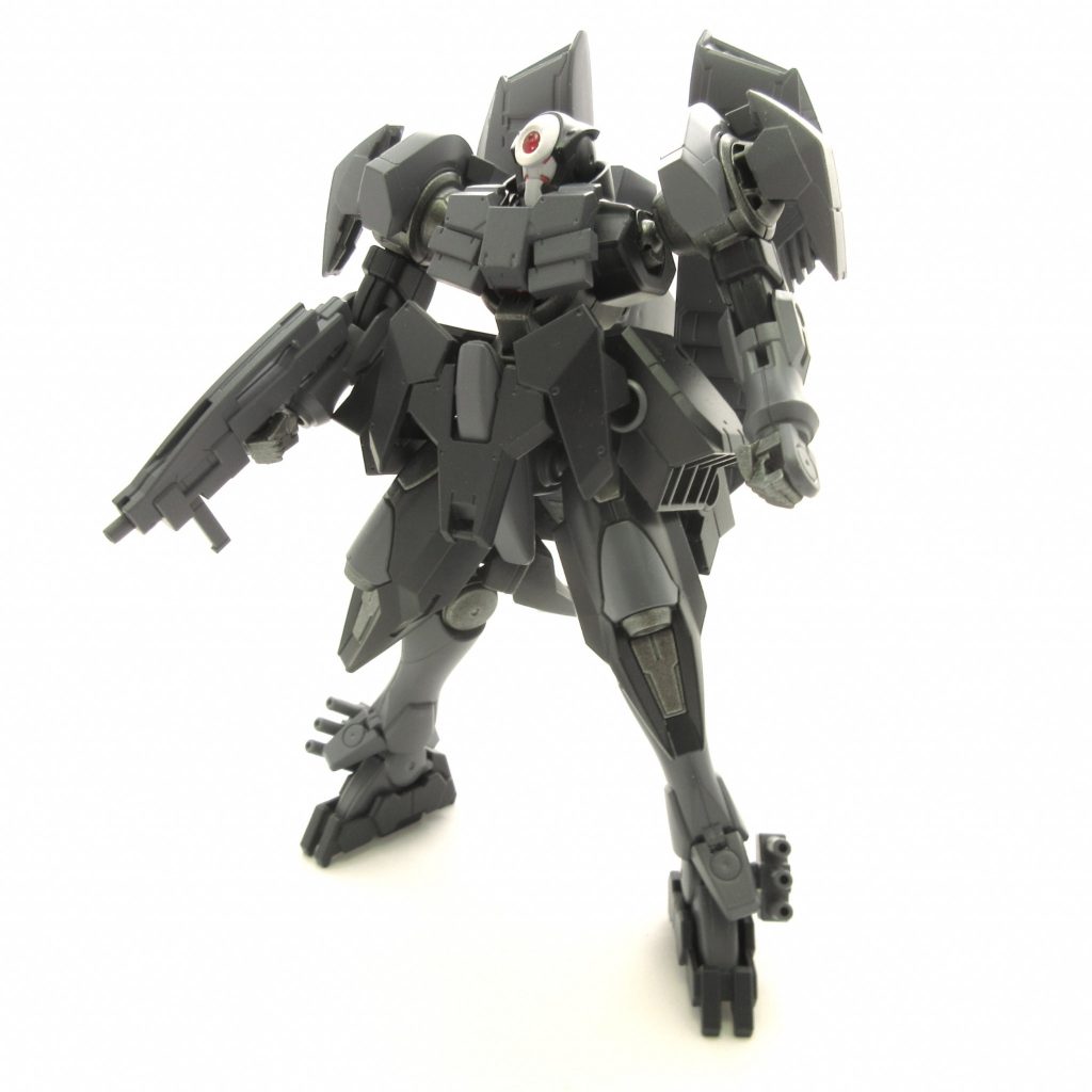 一部装備を排除した状態。頭部クリアパーツの塗装に用いたクリアレッドがここ最近気に入っています。