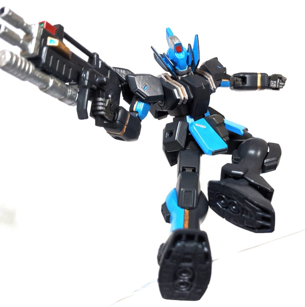 「近接武装が無いものの格闘戦は問題なく行う事ができる、ディエンドレスガンで攻撃した際の追撃にキックを行う場面が多いようだ」
足パーツを他のキットの物を使用しましたが基本的に関節部には手を加えて無いので可動も優秀です。