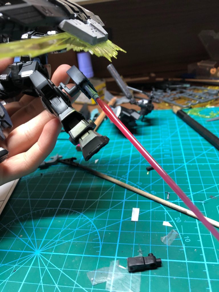 実に頭の悪い武相ですがwビームソードを足にマウント、イージスのようなイメージですね、
実際に使うのかと聞かれればまぁ…