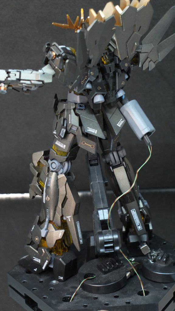 配線を隠す技術とかは無いのでむき出しです、過去作になりますので制作風景とかは無くて申し訳ありません。