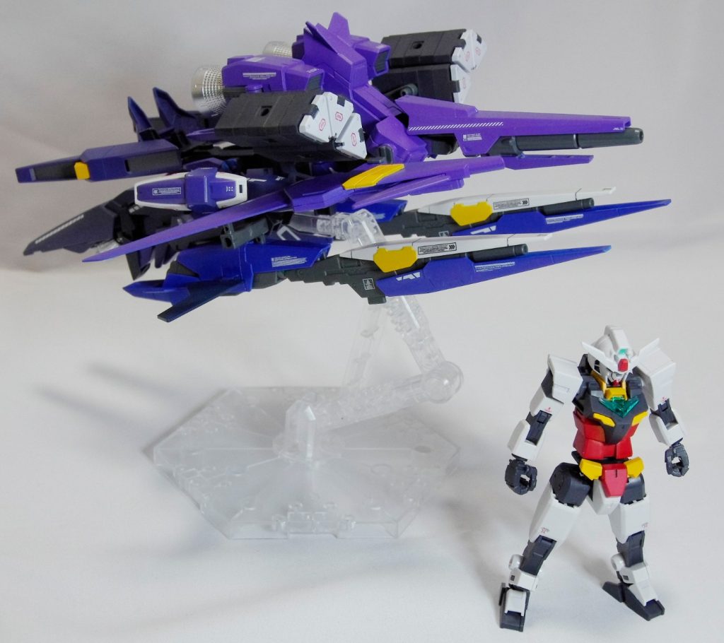 【サターンアーマー/バスターユニット】
背中の大型ブースターは大型メガ粒子バスターキャノンに。
アーマーとドッキングした状態で運用します。