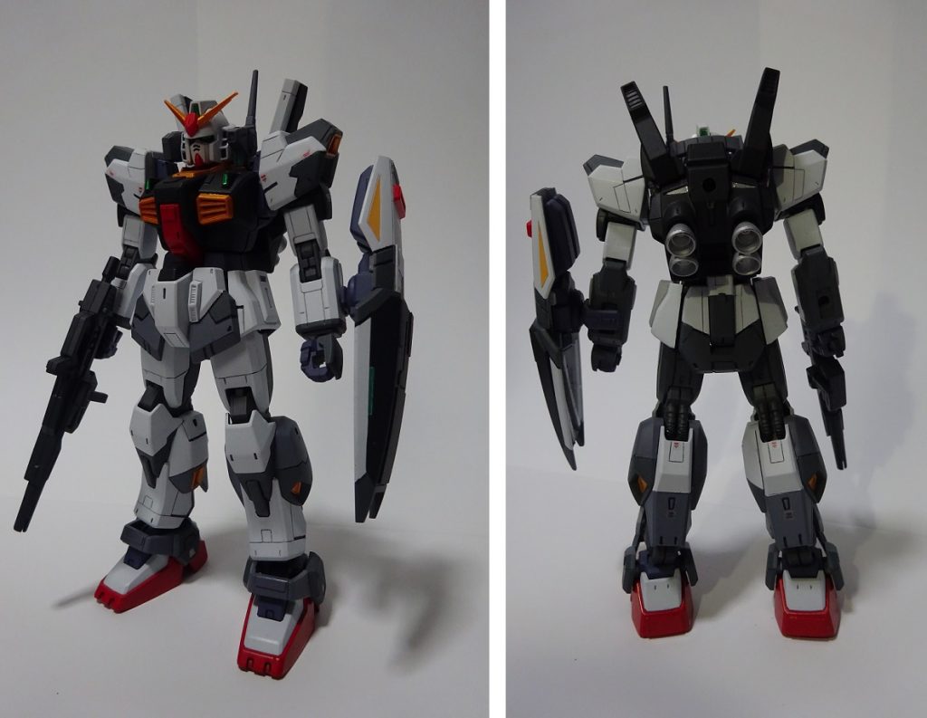 Mk-Ⅱのみの正面と背面。
当初はMk-Ⅱ本体にもスラスター増強と考えていましたがあまりに風呂敷を広げ過ぎて収拾がつかなくなってきたので本体はスジボリによる塗装だけにしました。
途中、タガネ針が折れるというアクシデントにも見舞われましたが何とか形にすることが出来ました。