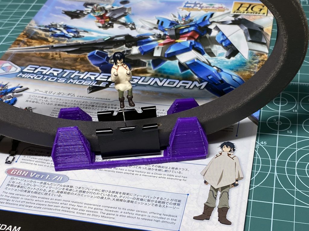 コアガンダムにヒロトを乗せたい!でもこのサイズの可動フィギュアを改造するのは難しかったので、エポパテで着座の固定ポーズフィギュアを作って、シタデルカラーで筆塗りしました。