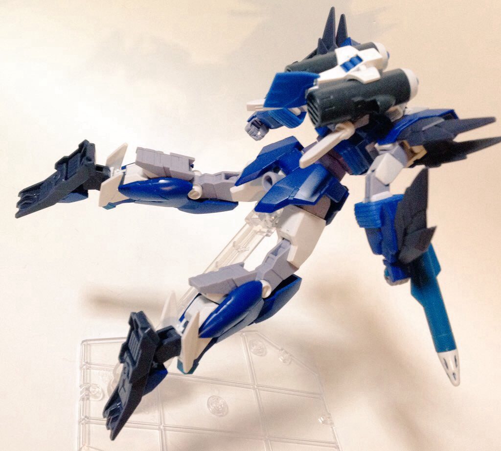 みせたいものを詰め込むと
バックショットになる!
MSVのパッケージみたいに
カッコよく撮れたらメイン写真にしたかったけど。
難しい!