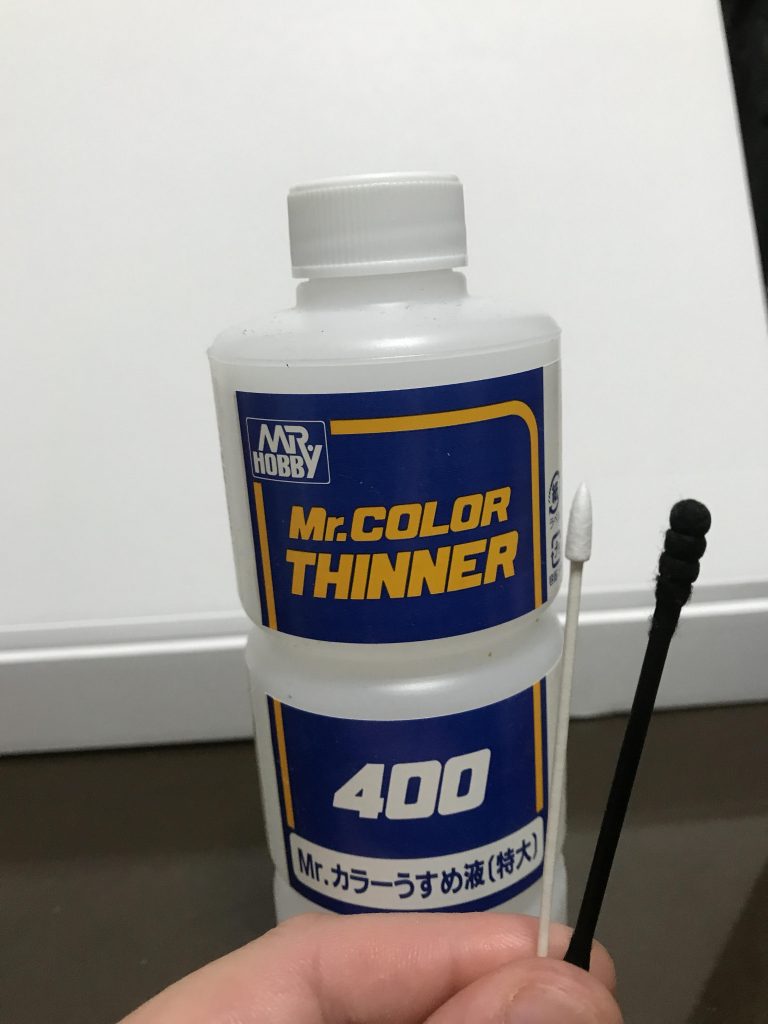 はみ出した部分は2種類の綿棒と薄め液で修正してます。