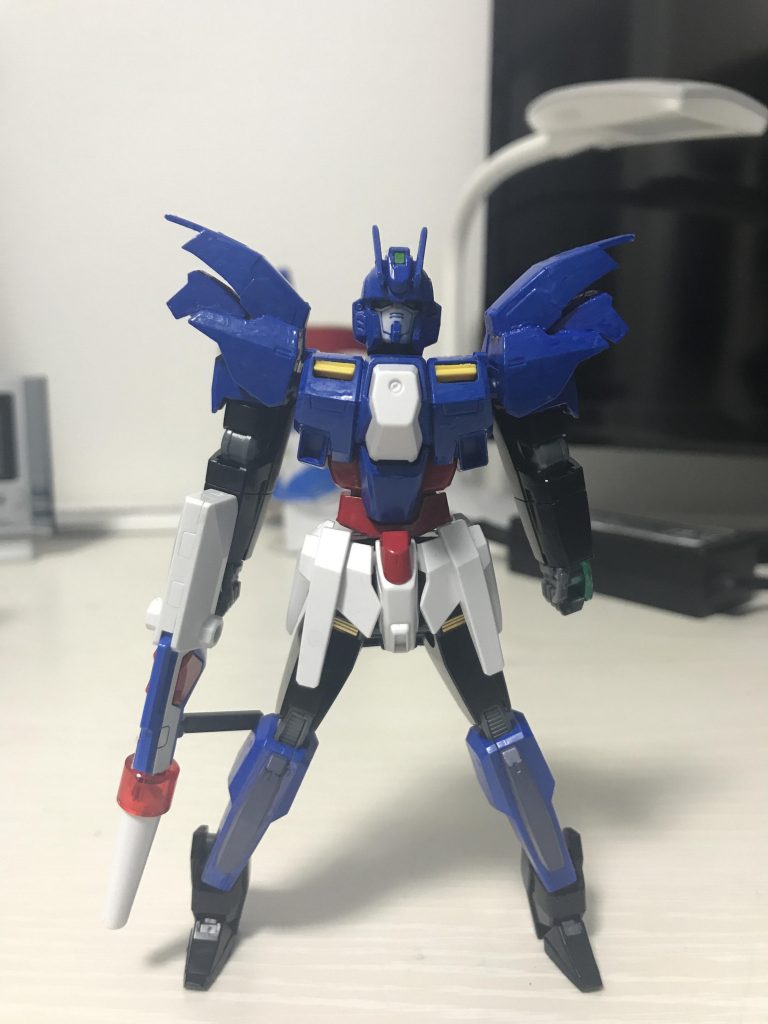 *GN-180 バディーズガンダム*ビルダー「飛影シュウト」が作ったガンプラ機体にはエルダイバーの「キャップ」が宿るシュウトはガンプラ改造の腕こそあるのだがバトルの腕はからっきし。どうすればいいかGBNで悩んでいた時に偶然キャップと遭遇キャップがエルダイバーであることを知ったシュウトはリアルで活動する為の依代となる機体を作る代わりにその機体を操縦して貰う条件にキャップが承諾した為誕生した機体だ型式番号の180は「IBO」→「相棒」の意味