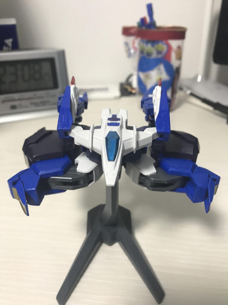 *サポートメカ:Gソーサー*シュウトが操縦する支援機体。速度は遅いが後部のミサイルポッドでバディーズを支援。