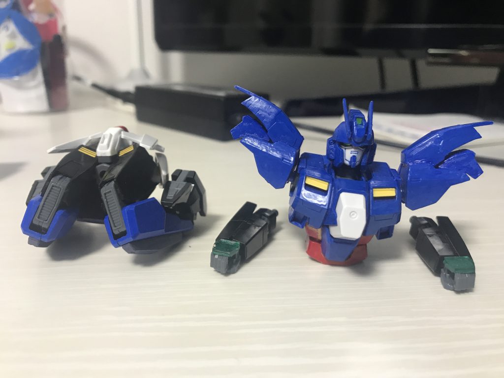 次にバディーズの腕部と下半身を取り外し、脚部は畳んでセラヴィー合体時に近い状態に