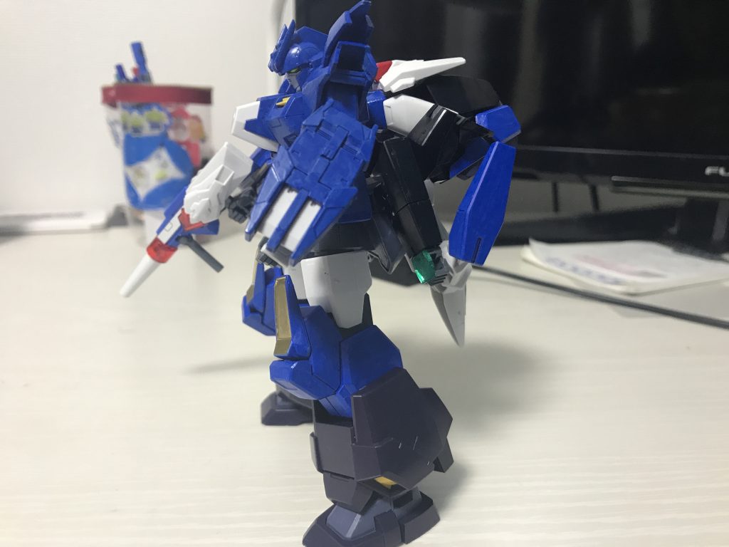 ソーサーをバディーズの下半身にドッキングバディーズの下半身は背中のバーニアに接続ソーサーとバディーズの腕をそれぞれ交換し(見栄えを重視する場合手首は武器腕に交換)ビームライフルにイフスユニットを着ければ二人*「フルバディガンダム!合体完了!」*