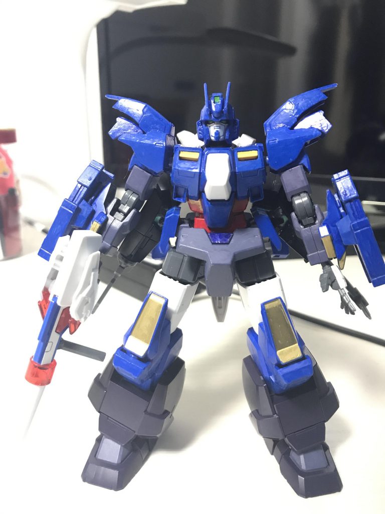 *GN-180F フルバディガンダム*二機が合体して誕生するバディーズ本来の姿軽量型で俊敏性の高いバディーズから一転し重火力砲撃型に変わる。だが足首のホバーや背中の追加スラスターで機動性は衰えてない