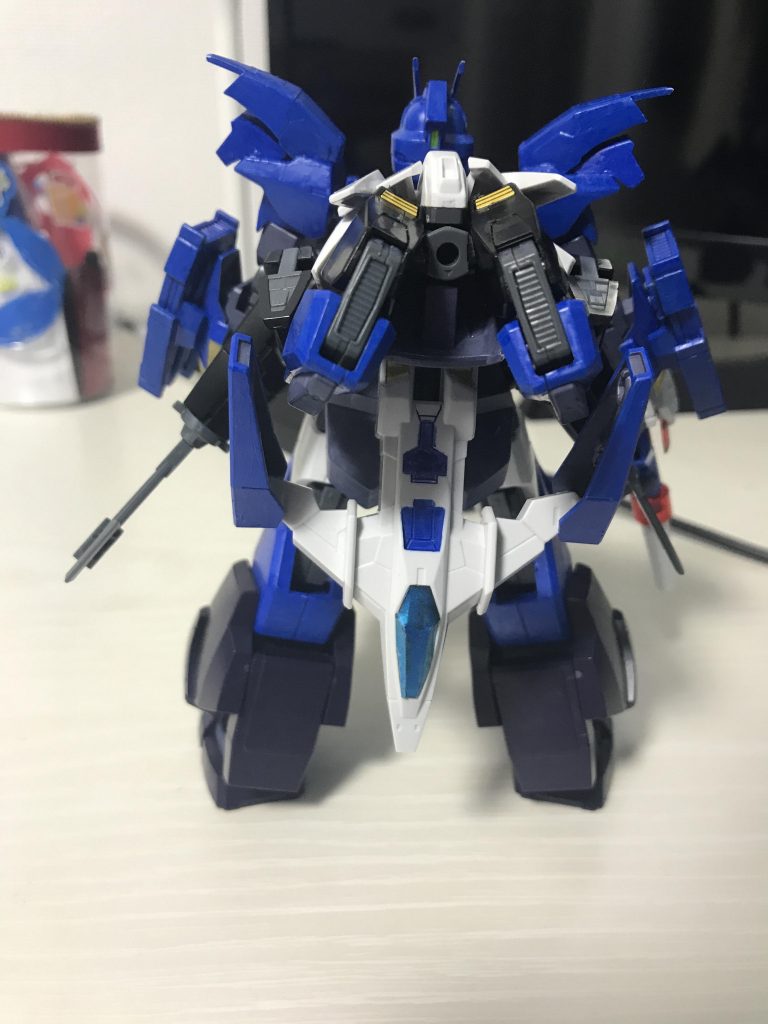 バックショットバディーズの脚部は折り畳まれスラスターにケルディムサーガで余ったシールドビットも使ってスラスターとしている。フルバディの膝にはストライクとケルディムのアーマーで装甲を加えつつシルエット変更も兼ねている