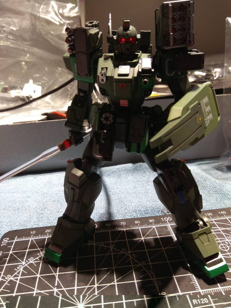 当時の撮影レベルかなり下手なので...スカートアーマーの内蔵ミニガトリングガンは見難いなった(汗)