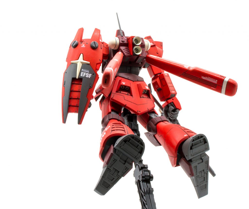 カラーはガイアカラーのヴァーチャロンカラーのローズブライトレッド同じくローズディープレッド同じくレディッシュウォームホワイトガイアカラーのニュートラルグレーIVすべて筆塗りですタミヤのスミ入れブラックでスミ入れクレオススーパークリアーつや消しでトップコート