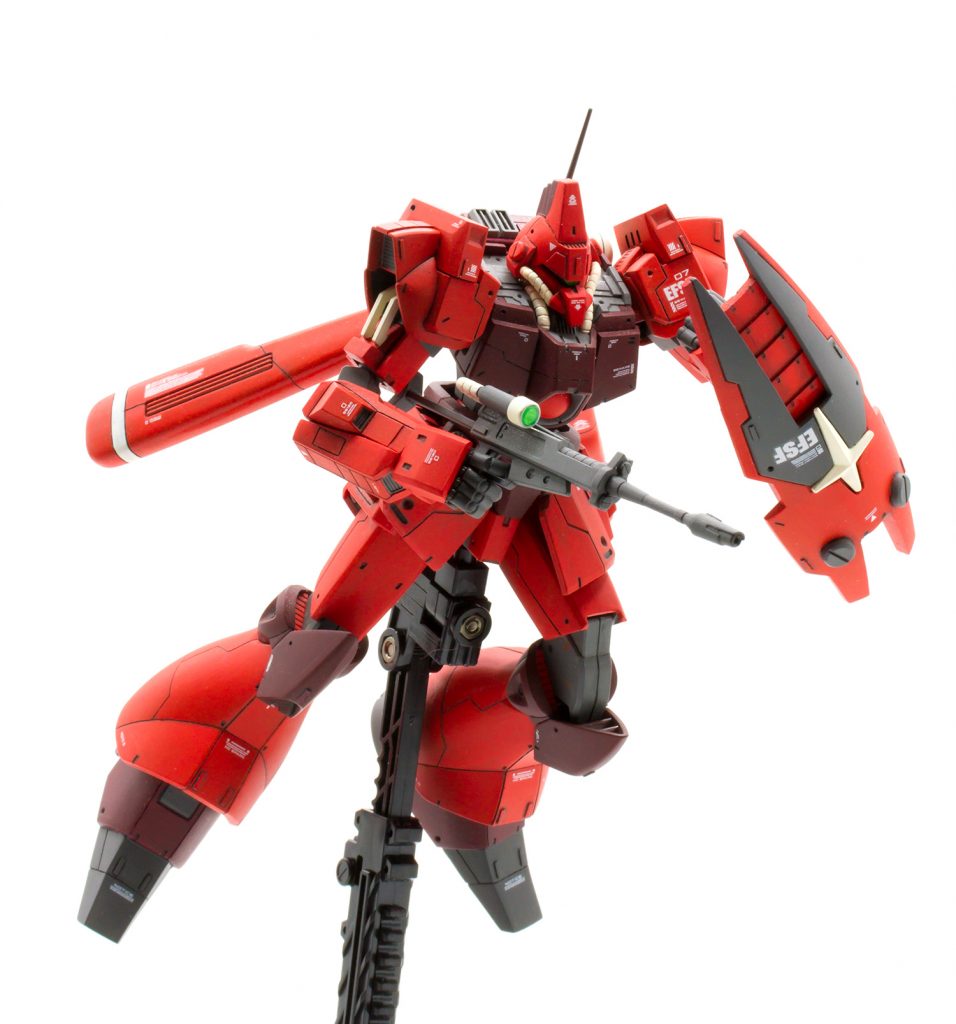 モノアイやビームライフルのスコープはクリアパーツに変更銃持ち手とビームライフルのグリップに2mmネオジムを仕込んで保持力を確保しています