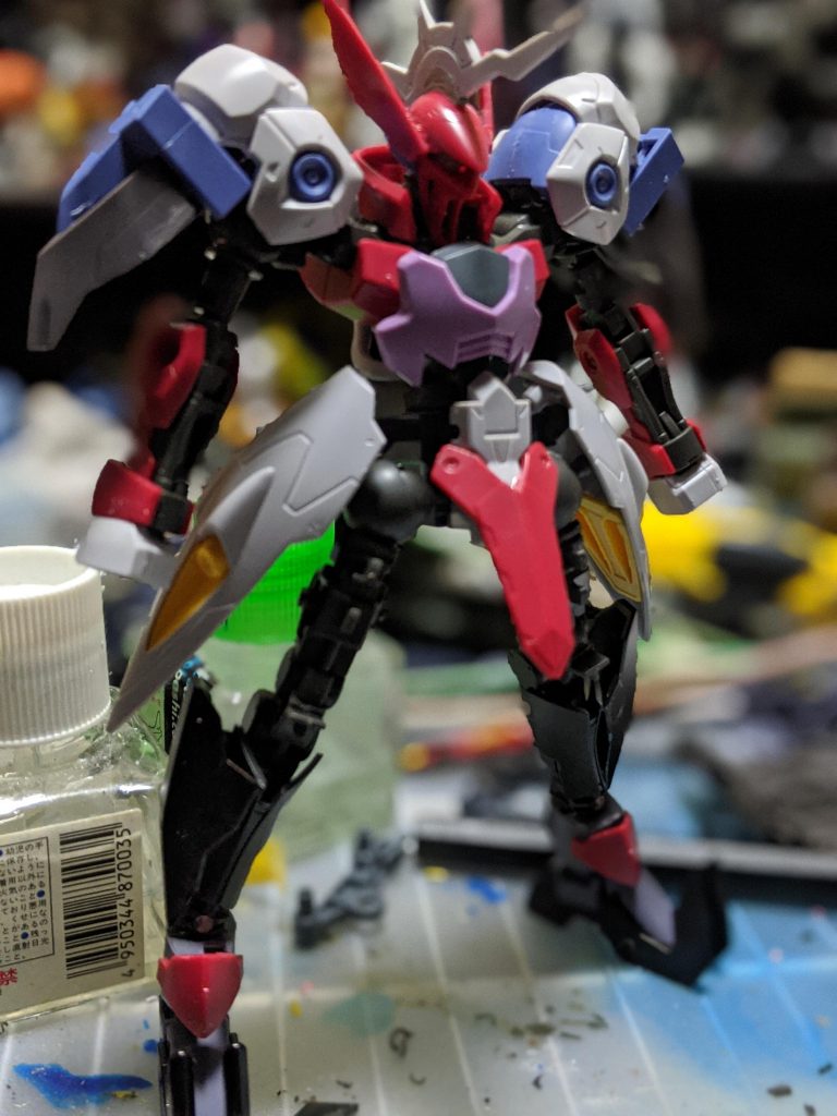 本体はグリムゲルデにキマリスヴィダールとジ・エンドのパーツを貼り付け、腕と足先にキマリスヴィダールのフレームを付け足して足と腕を長くしています