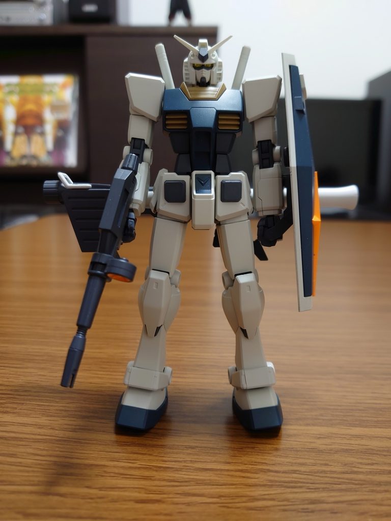 初めて作ったRX78-2!個人的には陸戦型やTR-1など比較的マッシブな機体が好みですが、この機体を見るたび、スマートで洗練されたデザインに心打たれます!!これからも基本に立ち戻りながら、+αのイメージを膨らませて製作していきたいです☆
