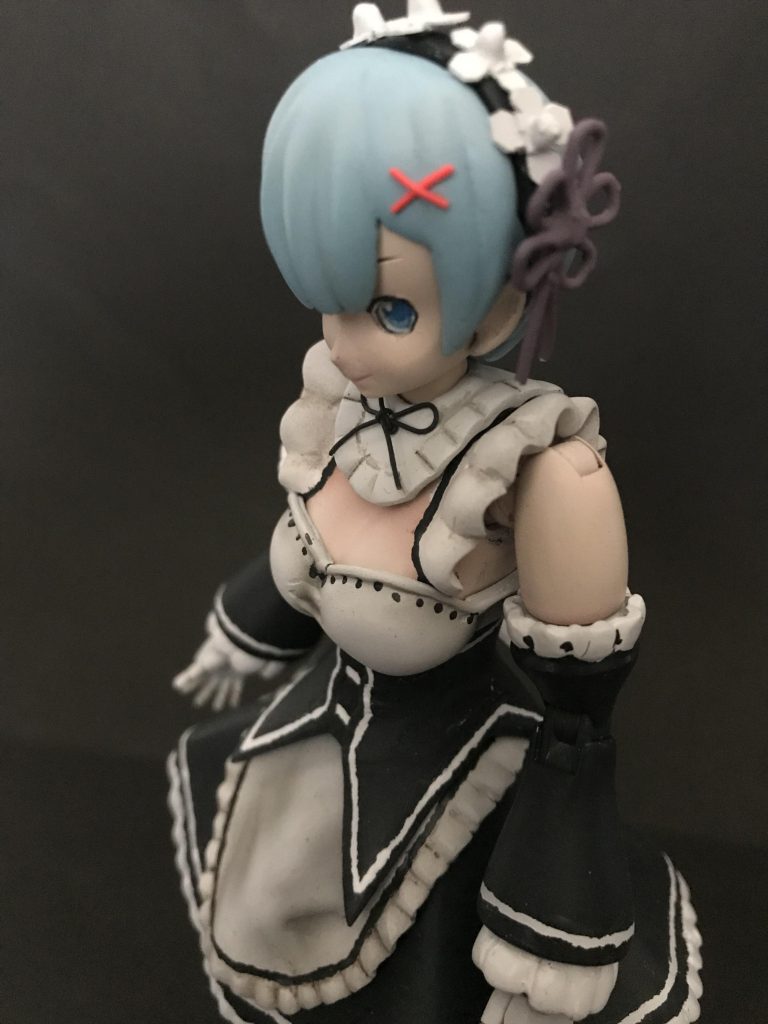 髪留めは0.4ミリのチューブでこれはスケールモデルで使うパイピングケーブルです。
エンジンの配線に使うやつです。
カチューシャの花飾りの花びらは0.3ミリのプラ板、つぼみは光硬化パテを使用しました。
腕、バスト、太ももはシャドー吹きしてます。