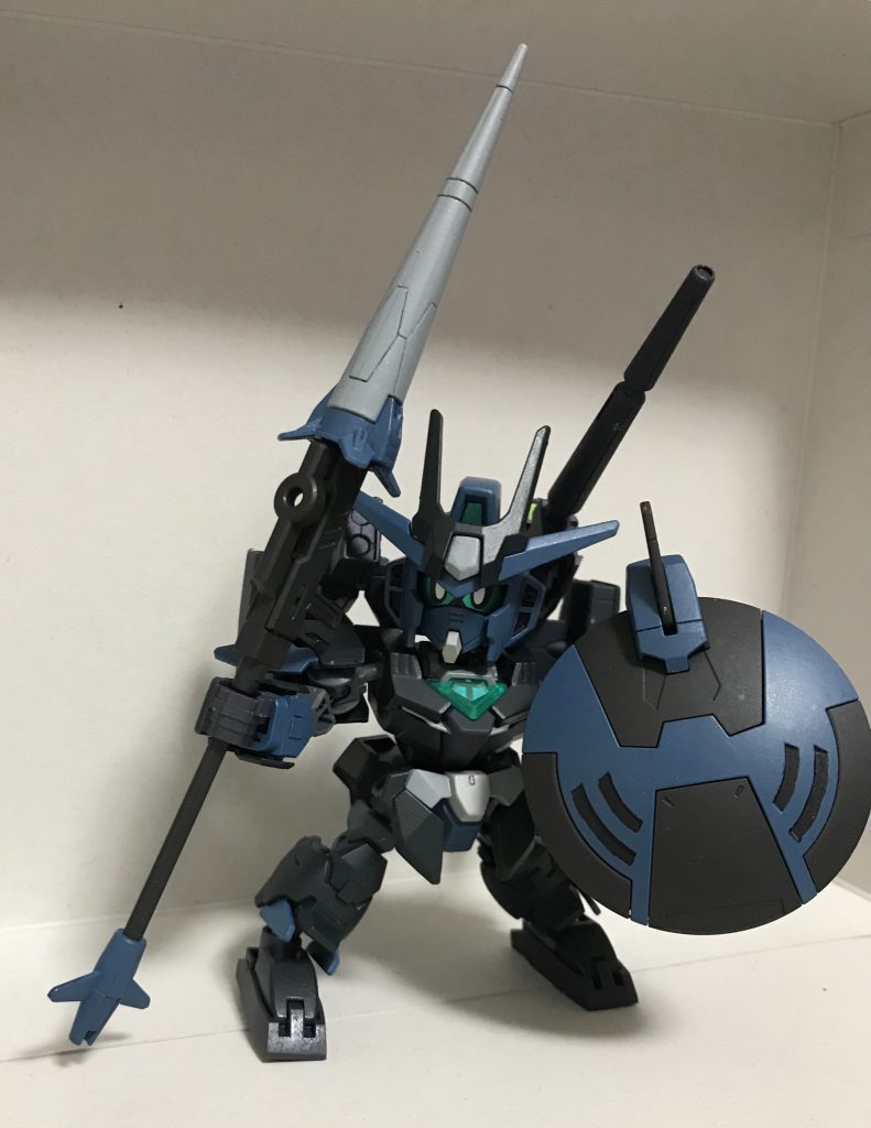 インジャスティスウェポンズ
ランスは軸の大きい◯部分をを切断、シールドはSDCSガンダムのグリップを接続して手持ち可能に