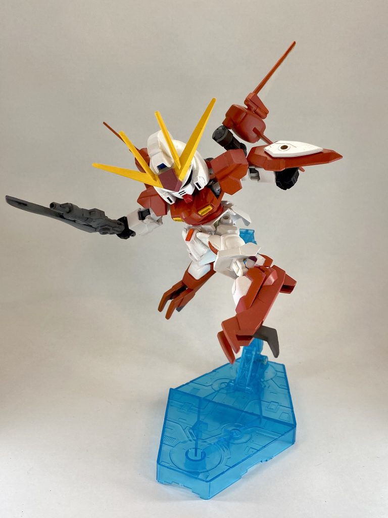 足にはクローが付いています。これで敵掴んでドーンって感じです(語彙力)