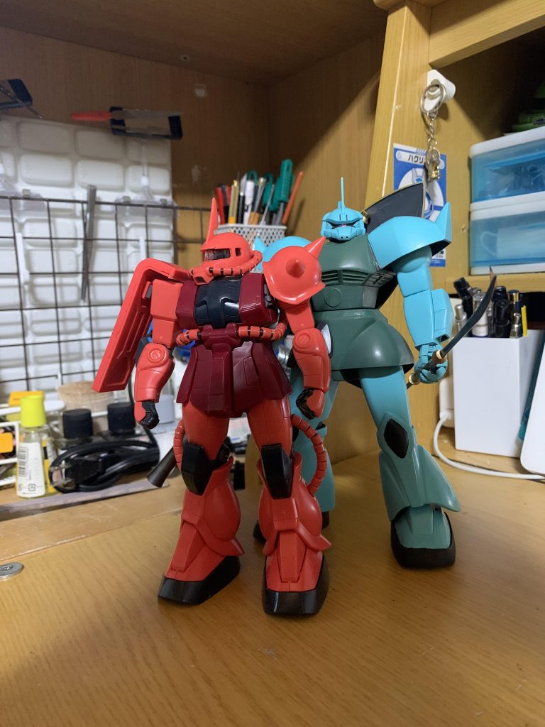 ザクバズーカを供出させたザクと。
ちと大きくなってしまった……かも。
指も青いのは趣味です。