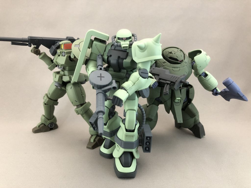 トップ画像の再掲です。最近自分の中で簡単仕上げでお気にのガンプラを作るのが流行ってまして、今回は中でも色味の近い量産機3機で撮影しました!