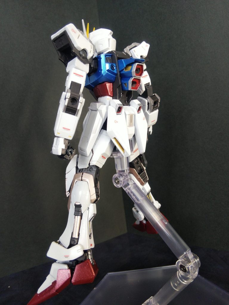 背中のバーニアが大きすぎたかもしれません。