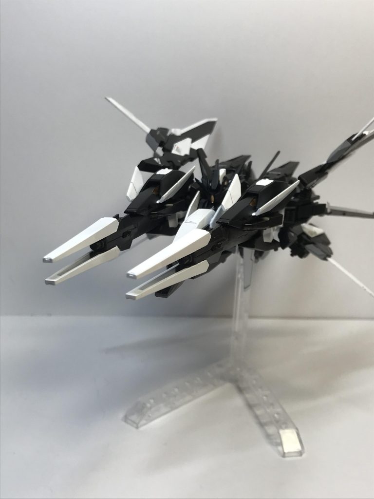 変形するとこんな感じになります!
ストライダー形態別名ケルベロス形態です
ライフルが3つさらにバレルが口のようになっていて3つ首のような感じなのでケルベロスという名前がつきました!