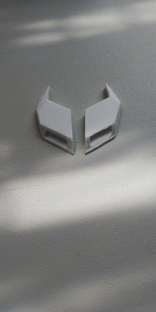 プラ板で自作です。